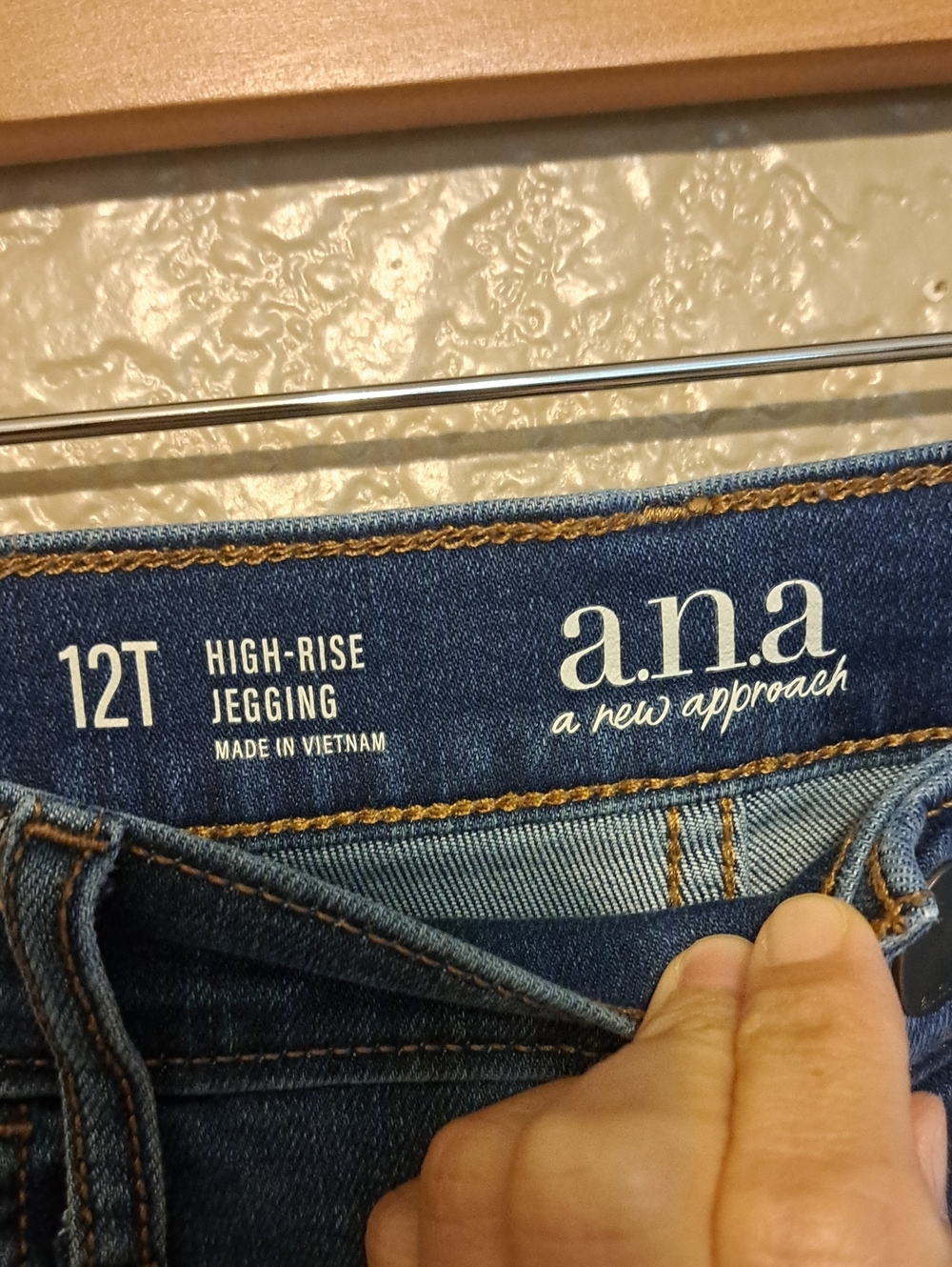 a.n.a High-Rise Dark Wash Skinny Jeans - Women. Size 12 Tall. - Picture 3 of 12
